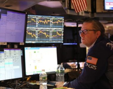 Tech Stocks Crash as DeepSeek Threat Spreads, Fed Anticipates Volatility