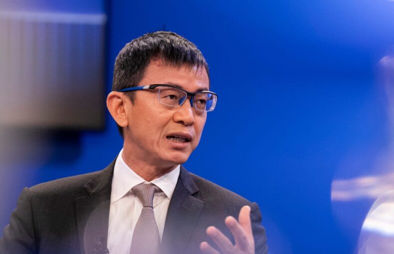 Tesla Battery Supplier CATL Pops in Hong Kong Trading Debut