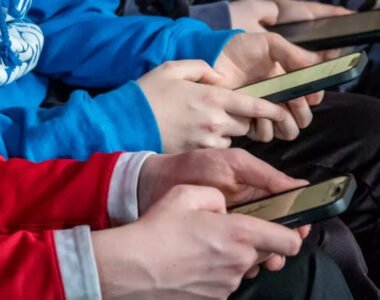 Do Phones and Gadgets Affect Cognitive Health Amid Digital Dementia Concerns