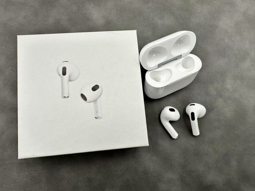 Apple Earphones 3rd Generation AirPods Pods with Charging Case Genuine Full Set USA