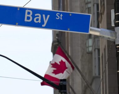 S&P/TSX Composite Rises in Late-Morning Trading Friday as US Stock Markets Decline