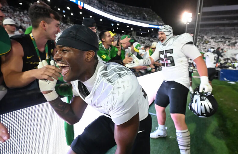 No 6 Oregon Stuns No 3 Penn State With Walk Off Interception In Double Overtime