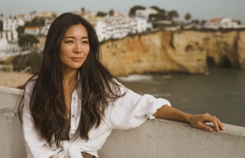 Woman Quits 9-to-5 for Slow Minimalist Life as a YouTuber