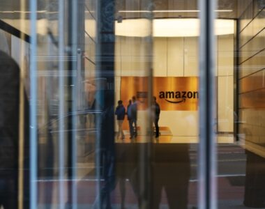 Amazon Job Cuts Implications for Oman Investors and Entrepreneurs