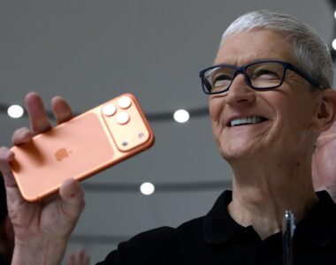Amazon Stock Soars, Apple CEO Predicts Best-Ever Quarter, Exxon and Chevron Post Strong Earnings