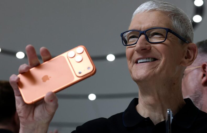 Amazon Stock Soars, Apple CEO Predicts Best-Ever Quarter, Exxon and Chevron Post Strong Earnings