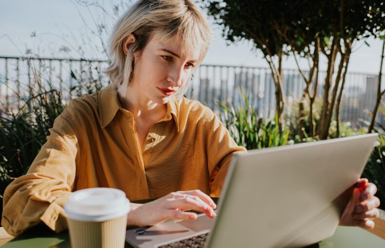6 AI Tools Freelancers Can Use to Save Money and Time
