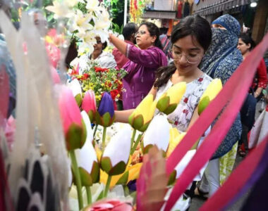 Bhopal Diwali Celebration News: Gold Gadgets Sparkle on Bhopal Streets