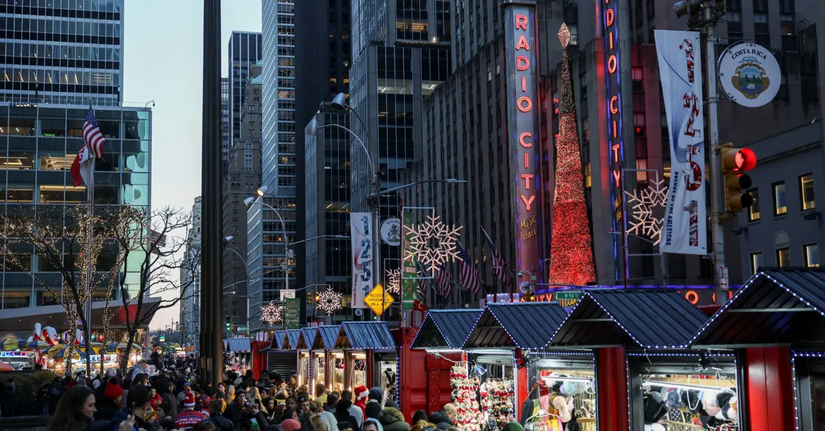 New York City Airport Holiday Travel Disrupted by Snow Storm