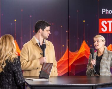 Luxury Travel Experiences Enhanced with Technology