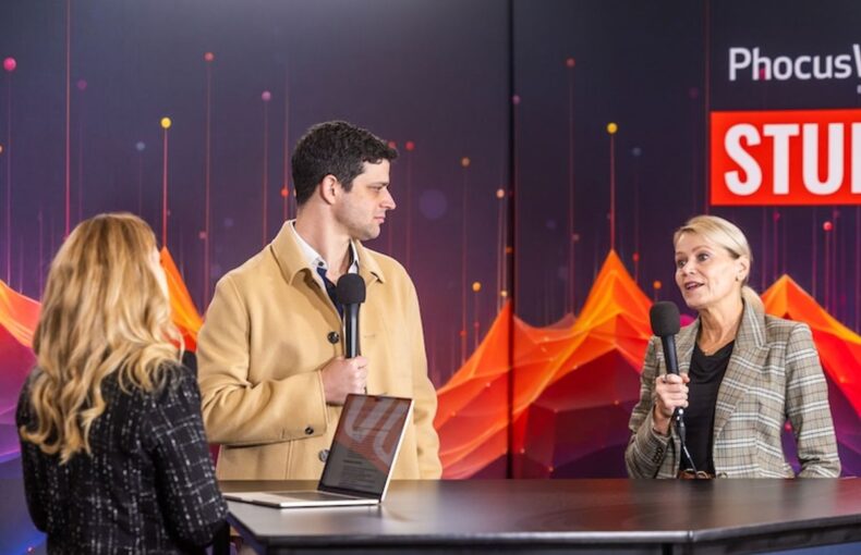 Luxury Travel Experiences Enhanced with Technology